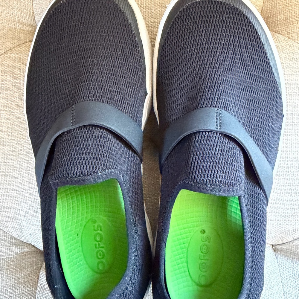 OOFOS Black Slip-On Shoe with Bright Green Insole size 8 - Picture 5 of 7